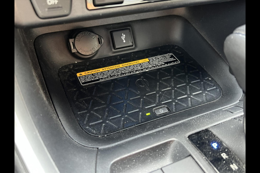 Toyota RAV4 2.5 Hybrid Bi-Tone | Trekhaak, 18 inch, Parkeersensoren, Stoel + Stuurverwarming, LED, Apple CarPlay/Android Auto