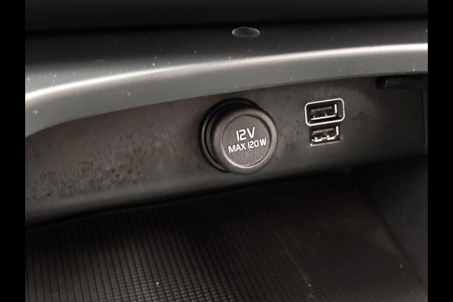 Volvo XC40 1.5 T4 Recharge R-Design Expression | Apple/Carplay | Camera | Elek. Kofferklep | Climate/Control | Cruise/Control |