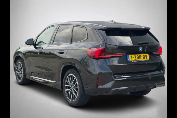 BMW iX1 XDrive30 Launch Edition M-SPORT 96% SOH (NL-auto, Dealer OnderH, Camera, Carplay, Navi, Leder, Climate Con, Etc)