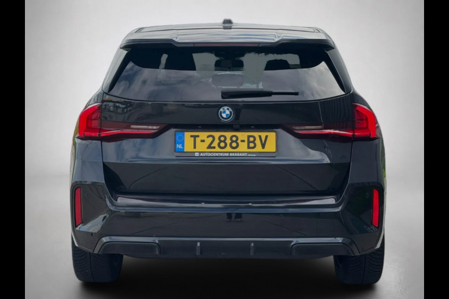 BMW iX1 XDrive30 Launch Edition M-SPORT 96% SOH (NL-auto, Dealer OnderH, Camera, Carplay, Navi, Leder, Climate Con, Etc)