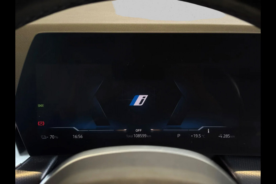 BMW iX1 XDrive30 Launch Edition M-SPORT 96% SOH (NL-auto, Dealer OnderH, Camera, Carplay, Navi, Leder, Climate Con, Etc)