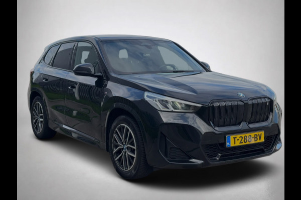 BMW iX1 XDrive30 Launch Edition M-SPORT 96% SOH (NL-auto, Dealer OnderH, Camera, Carplay, Navi, Leder, Climate Con, Etc)