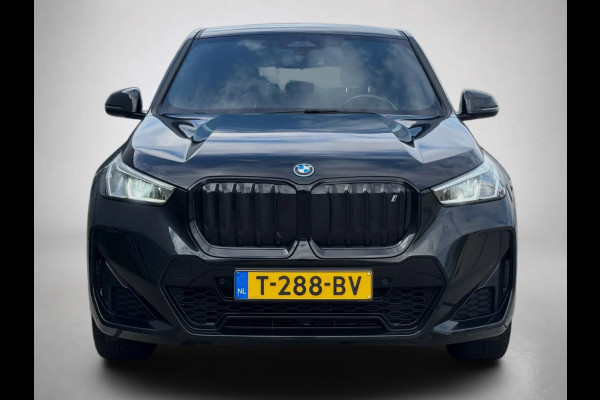 BMW iX1 XDrive30 Launch Edition M-SPORT 96% SOH (NL-auto, Dealer OnderH, Camera, Carplay, Navi, Leder, Climate Con, Etc)