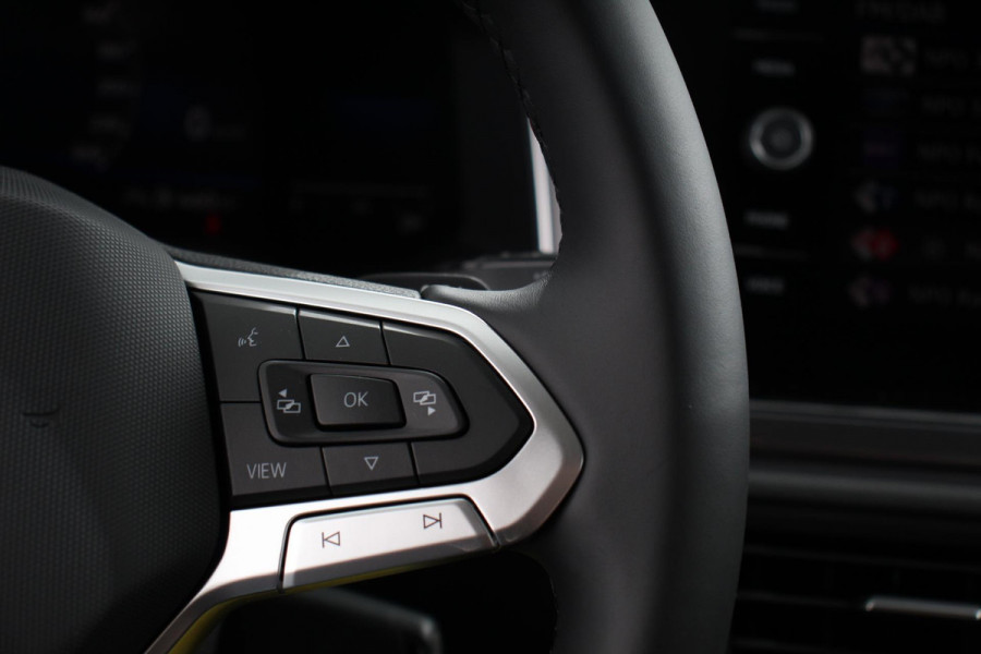 Volkswagen Polo 1.0 TSI DSG Style Navigatie Climate Control Cruise control adaptive Parkeer sensoren Led Dab Lichtmetalen Velgen Digitale Cockpit