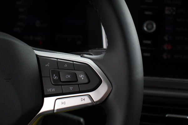 Volkswagen Polo 1.0 TSI DSG Style Navigatie Climate Control Cruise control adaptive Parkeer sensoren Led Dab Lichtmetalen Velgen Digitale Cockpit