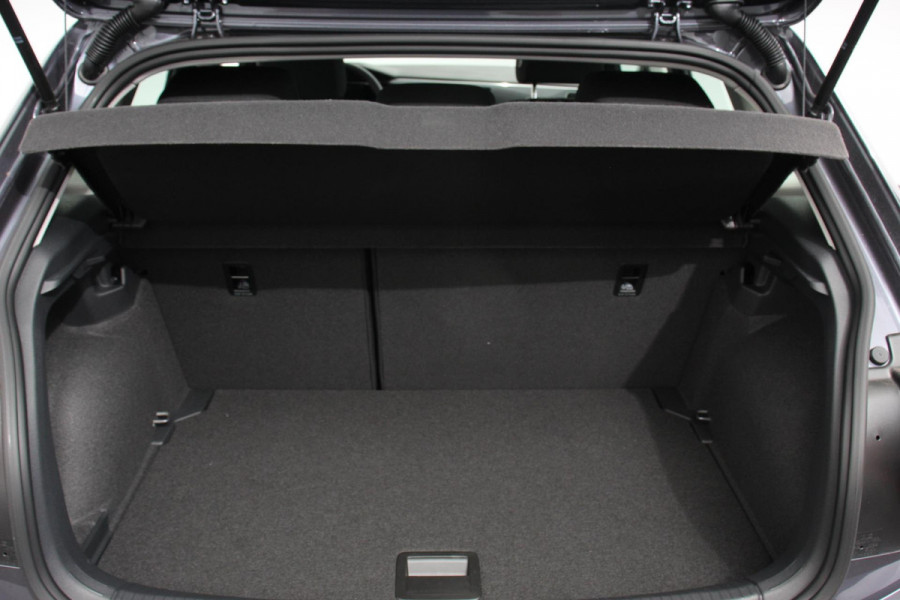Volkswagen Polo 1.0 TSI DSG Style Navigatie Climate Control Cruise control adaptive Parkeer sensoren Led Dab Lichtmetalen Velgen Digitale Cockpit