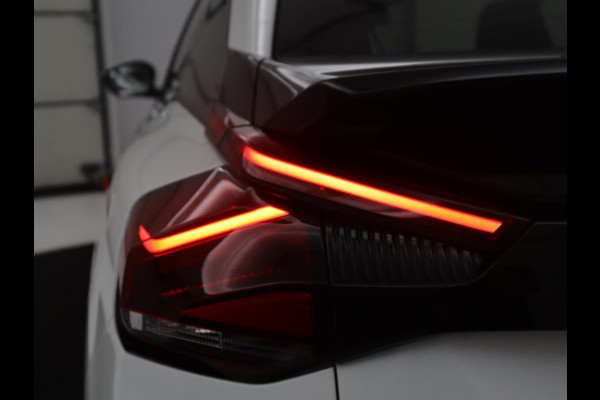 Citroën C4 1.2 Puretech Feel Pack | Automaat | Trekhaak | Camera | Head-up display |