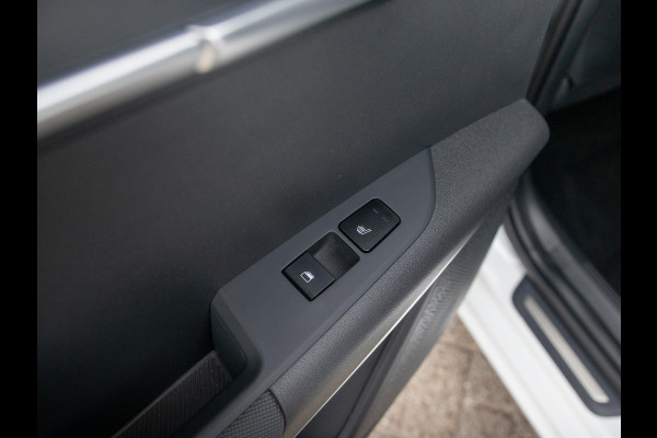 Kia Niro 1.6 GDi Hybrid ExecutiveLine l Stoel verwarming en ventilatie l Harman Kardon l Schuifkantel dak l 100 % onderhouden