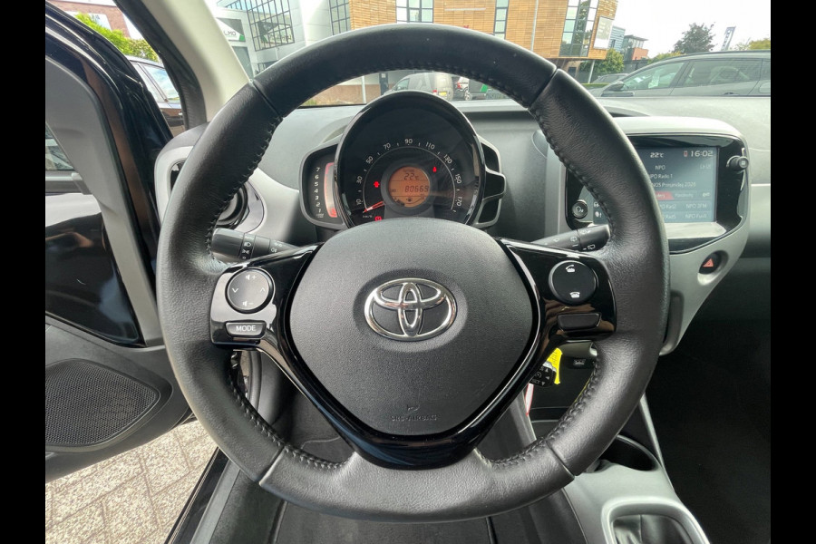 Toyota Aygo 1.0 VVT-i x-cite | groot scherm | NL-auto | eerste eigenaar.