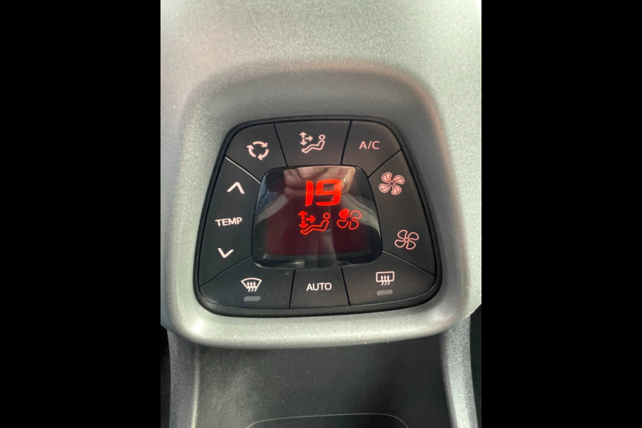 Toyota Aygo 1.0 VVT-i x-cite | groot scherm | NL-auto | eerste eigenaar.