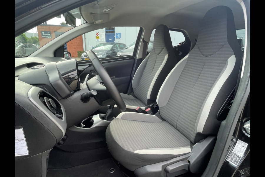Toyota Aygo 1.0 VVT-i x-cite | groot scherm | NL-auto | eerste eigenaar.