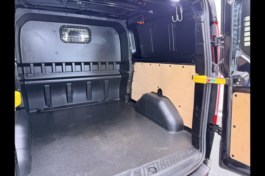 Ford Transit Custom 320 2.0TDCI 170PK Automaat L2H1 Dubbele Cabine 2X Schuifdeur Adap.Cruise 5-Persoons Leder+Verwarmd Trekhaak Navi Camera Pdc Appl Euro 6 Lmv 18" Sidebars Betonplex Vloer Wandbetimmering Lane Assist 3.200KG Trekgewicht