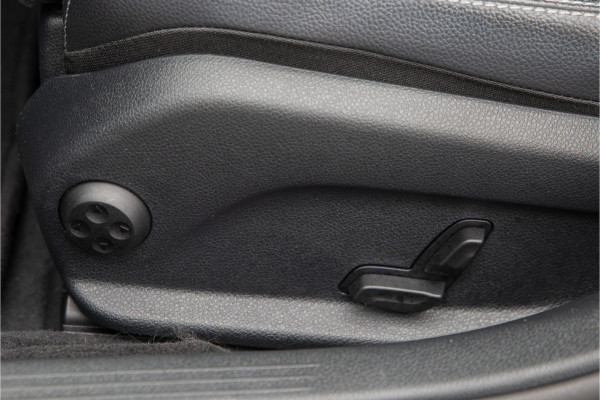Mercedes-Benz C-Klasse Estate 200 AMG Sportpakket, Distronic, Trekhaak, Camera Facelift