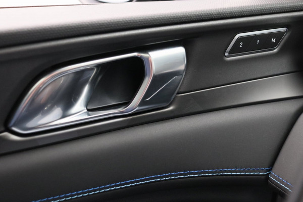 Lynk & Co 01 1.5 261PK Plug-in Hybrid | Origineel NL | Zwarte/Hemel 360° Camera Pano/dak Apple/Carplay Adaptive/Cruise