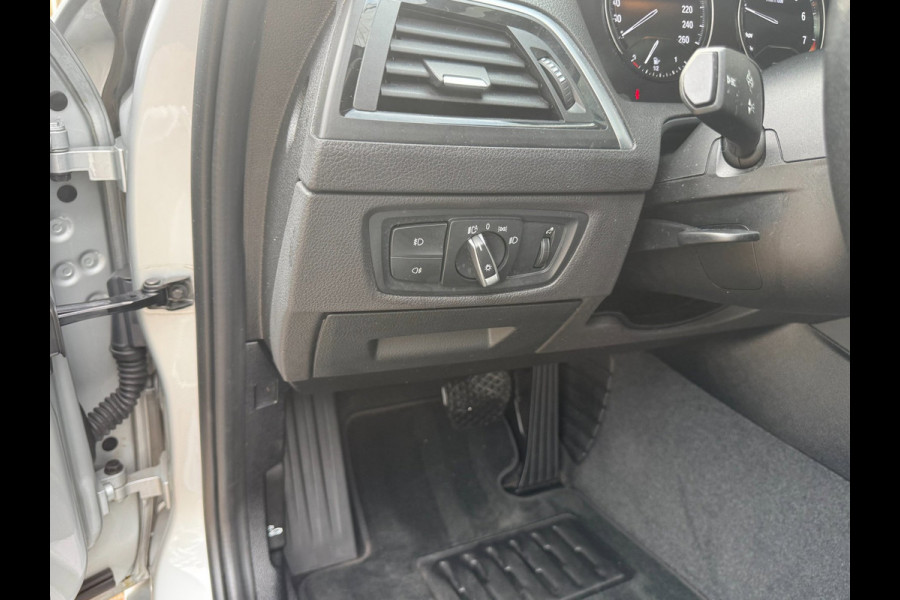 BMW 1-serie 118i High Executive | Dakraam | Leder | LED