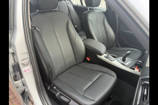 BMW 1-serie 118i High Executive | Dakraam | Leder | LED