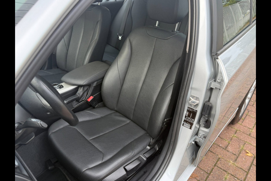 BMW 1-serie 118i High Executive | Dakraam | Leder | LED