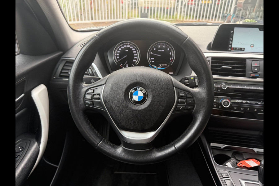 BMW 1-serie 118i High Executive | Dakraam | Leder | LED