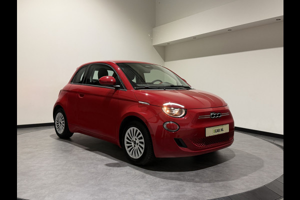 Fiat 500 3+1 42 kWh | Apple CarPlay - Android Auto | Stoelen verwarmd | Dodehoek detectie