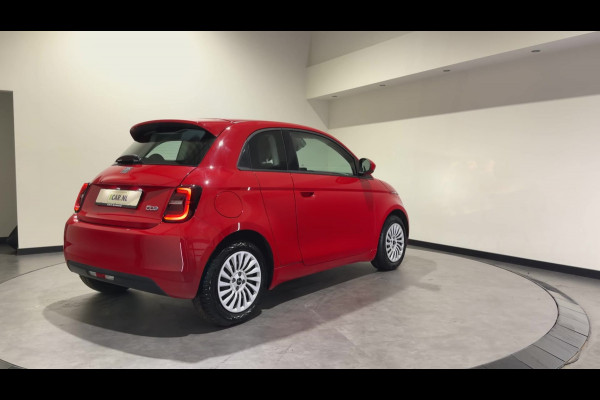Fiat 500 3+1 42 kWh | Apple CarPlay - Android Auto | Stoelen verwarmd | Dodehoek detectie