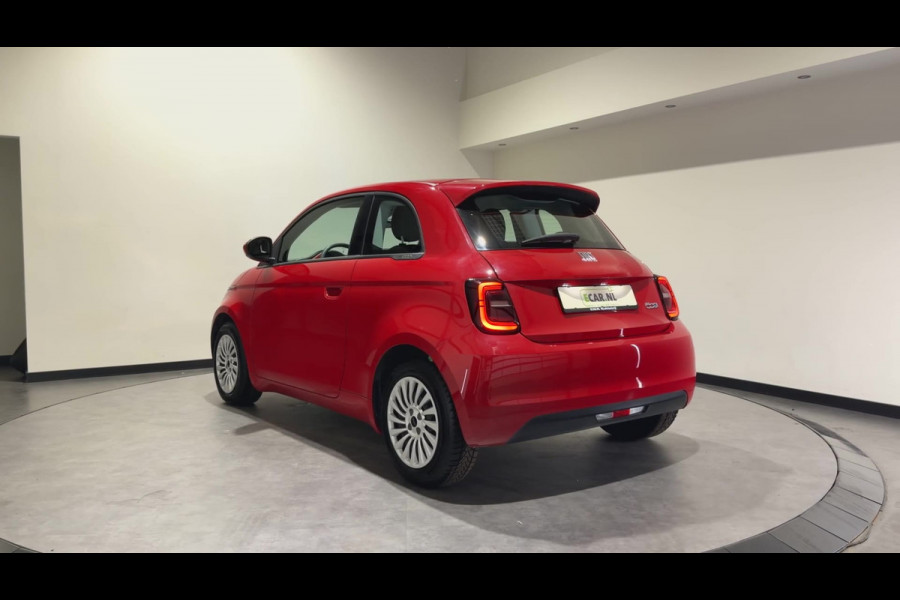 Fiat 500 3+1 42 kWh | Apple CarPlay - Android Auto | Stoelen verwarmd | Dodehoek detectie