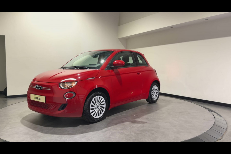 Fiat 500 3+1 42 kWh | Apple CarPlay - Android Auto | Stoelen verwarmd | Dodehoek detectie