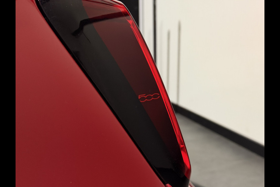 Fiat 500 3+1 42 kWh | Apple CarPlay - Android Auto | Stoelen verwarmd | Dodehoek detectie