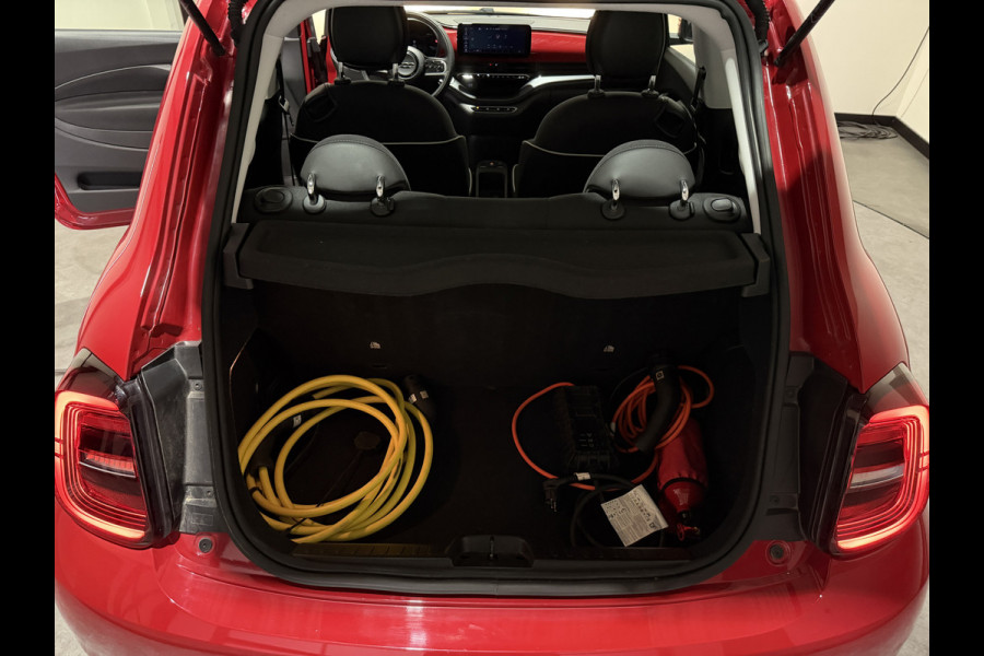 Fiat 500 3+1 42 kWh | Apple CarPlay - Android Auto | Stoelen verwarmd | Dodehoek detectie