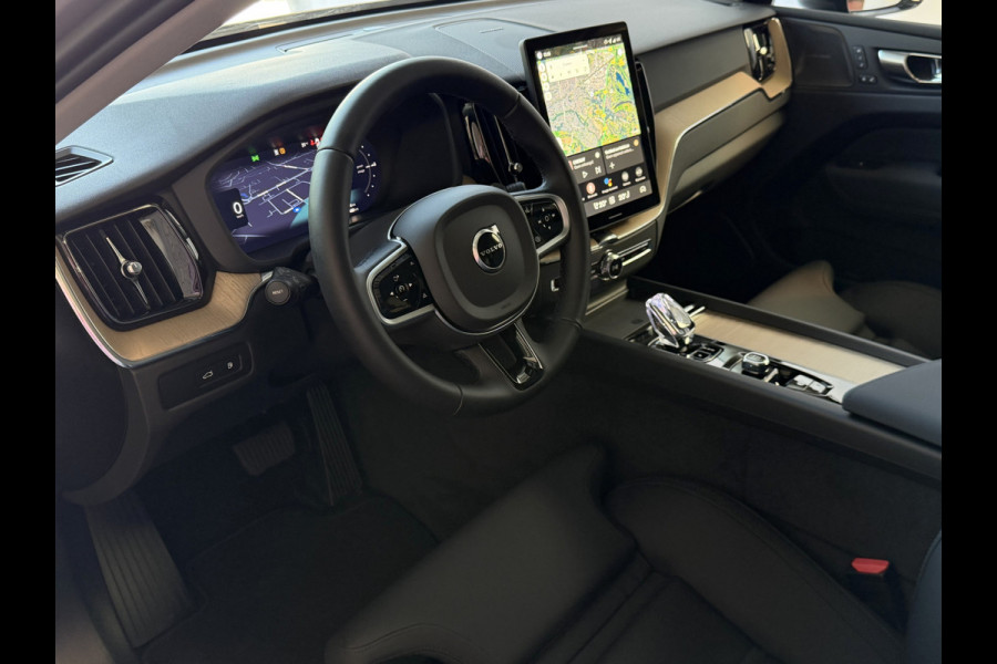 Volvo XC60 2.0 T8 455PK AWD PLUS DARK NIEUWE AUTO HARMAN KARDON 360.CAM STOEL/STUUR VERW LEER vapour grey