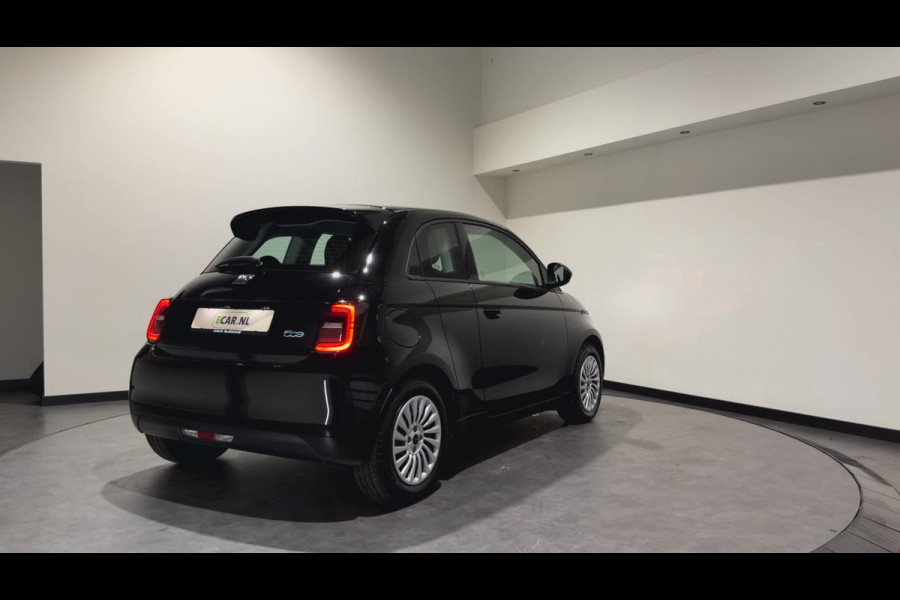 Fiat 500 3+1 42 kWh | Apple CarPlay - Android Auto | Stoelen verwarmd | Dodehoek detectie
