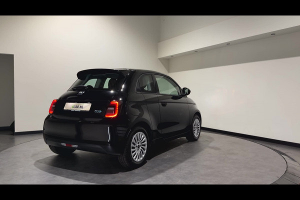 Fiat 500 3+1 42 kWh | Apple CarPlay - Android Auto | Stoelen verwarmd | Dodehoek detectie