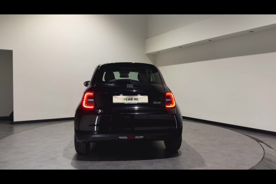 Fiat 500 3+1 42 kWh | Apple CarPlay - Android Auto | Stoelen verwarmd | Dodehoek detectie