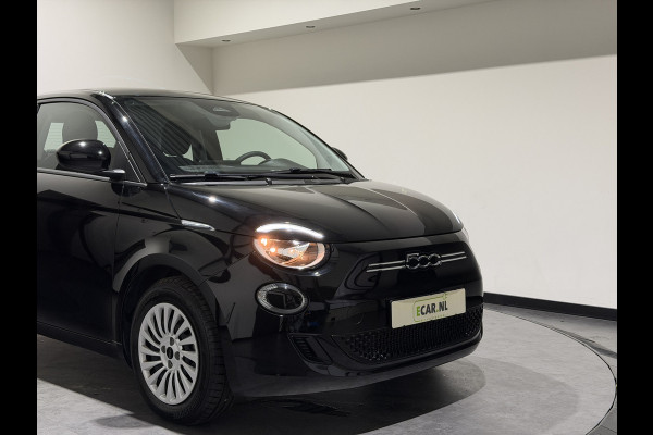 Fiat 500 3+1 42 kWh | Apple CarPlay - Android Auto | Stoelen verwarmd | Dodehoek detectie