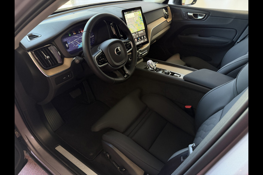 Volvo XC60 2.0 T8 455PK AWD PLUS DARK NIEUWE AUTO HARMAN KARDON 360.CAM STOEL/STUUR VERW LEER vapour grey