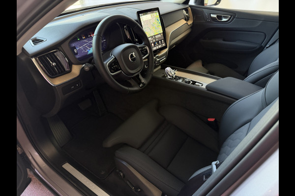 Volvo XC60 2.0 T8 455PK AWD PLUS DARK NIEUWE AUTO HARMAN KARDON 360.CAM STOEL/STUUR VERW LEER vapour grey