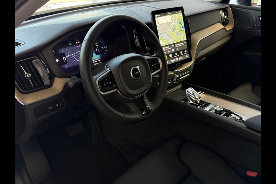 Volvo XC60 2.0 T8 455PK AWD PLUS DARK NIEUWE AUTO HARMAN KARDON 360.CAM STOEL/STUUR VERW LEER vapour grey
