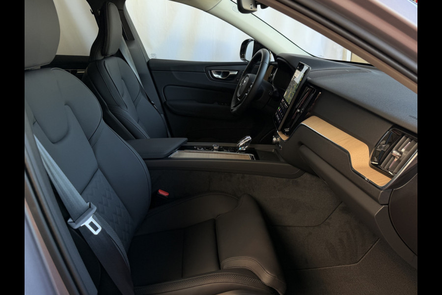 Volvo XC60 2.0 T8 455PK AWD PLUS DARK NIEUWE AUTO HARMAN KARDON 360.CAM STOEL/STUUR VERW LEER vapour grey