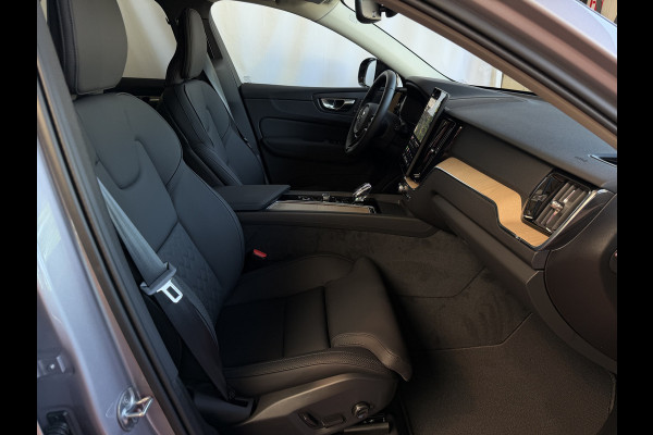 Volvo XC60 2.0 T8 455PK AWD PLUS DARK NIEUWE AUTO HARMAN KARDON 360.CAM STOEL/STUUR VERW LEER vapour grey