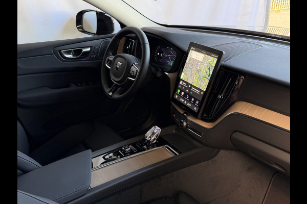 Volvo XC60 2.0 T8 455PK AWD PLUS DARK NIEUWE AUTO HARMAN KARDON 360.CAM STOEL/STUUR VERW LEER vapour grey