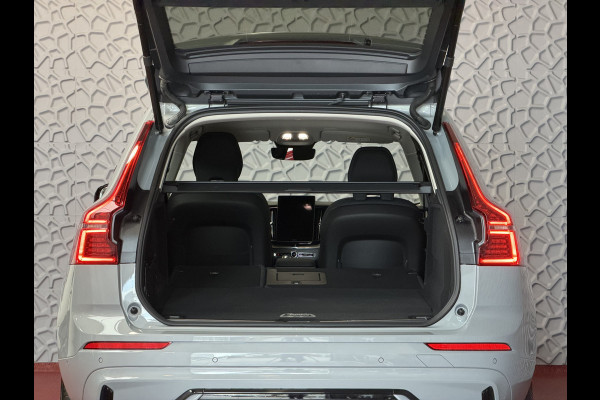 Volvo XC60 2.0 T8 455PK AWD PLUS DARK NIEUWE AUTO HARMAN KARDON 360.CAM STOEL/STUUR VERW LEER vapour grey