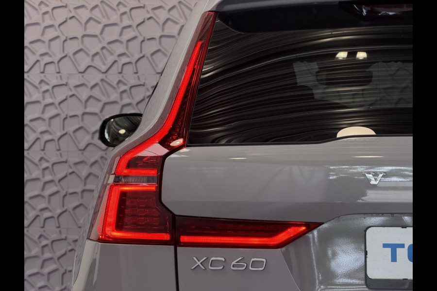 Volvo XC60 2.0 T8 455PK AWD PLUS DARK NIEUWE AUTO HARMAN KARDON 360.CAM STOEL/STUUR VERW LEER vapour grey