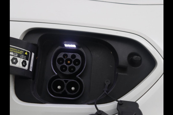 Kia e-Niro ComfortLine 64 kWh | SOH 95.9% | Adaptive cruise | Half Leder | Carplay | Climate control | Camera | Navigatie | Park assist