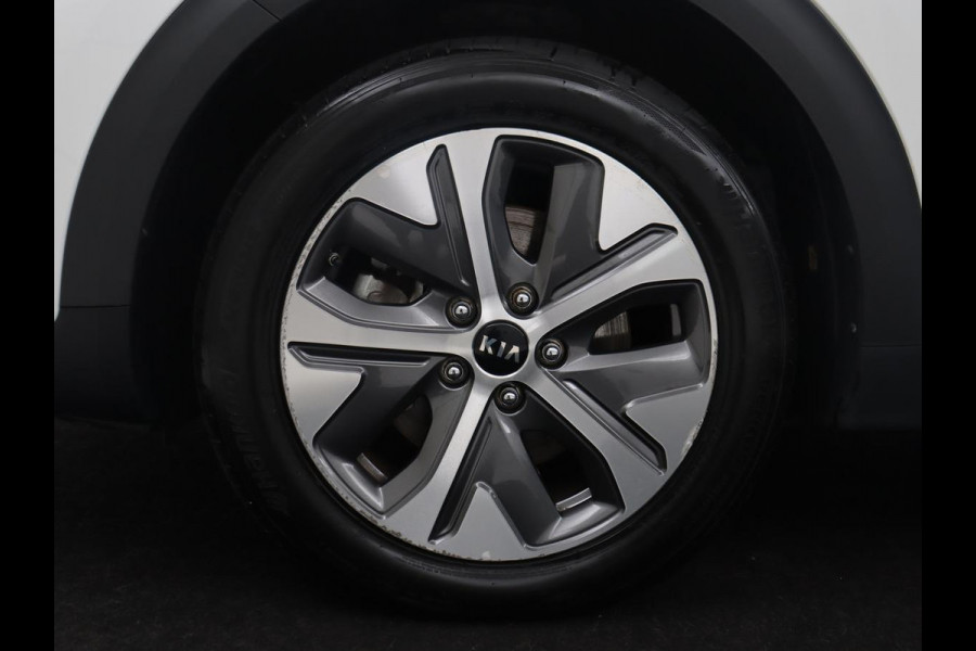 Kia e-Niro ComfortLine 64 kWh | SOH 95.9% | Adaptive cruise | Half Leder | Carplay | Climate control | Camera | Navigatie | Park assist