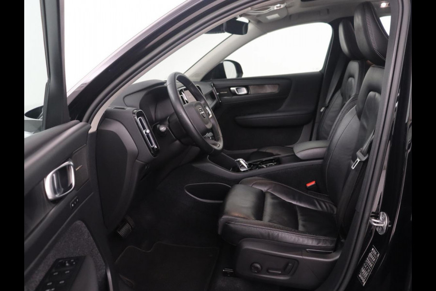 Volvo XC40 1.5 T4 Plug-in hybrid Ultimate Dark | SOH 87,6% | Panoramadak | Trekhaak | Leder | Stuur/stoel verwarming | Harman/kardon | Adaptive cruise | Camera |