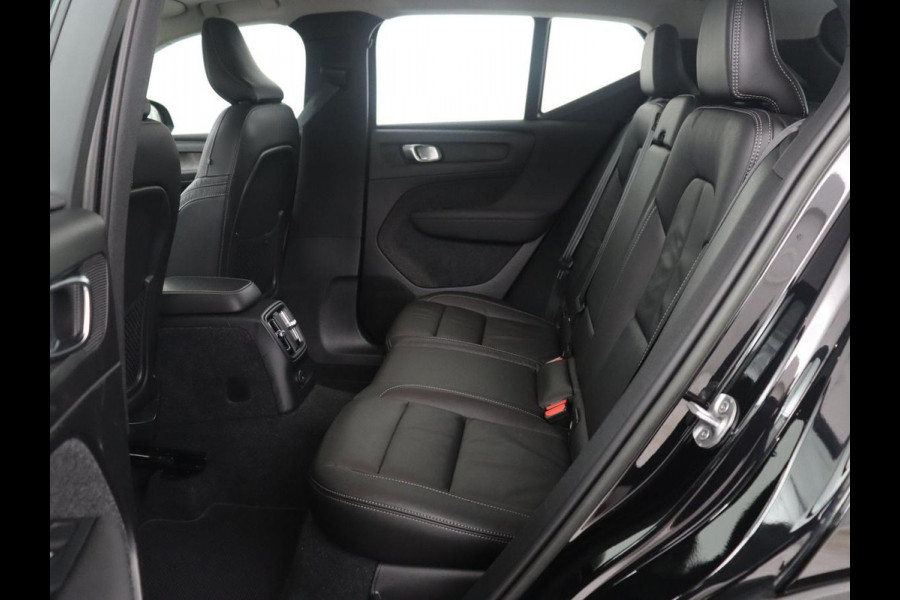 Volvo XC40 1.5 T4 Plug-in hybrid Ultimate Dark | SOH 87,6% | Panoramadak | Trekhaak | Leder | Stuur/stoel verwarming | Harman/kardon | Adaptive cruise | Camera |