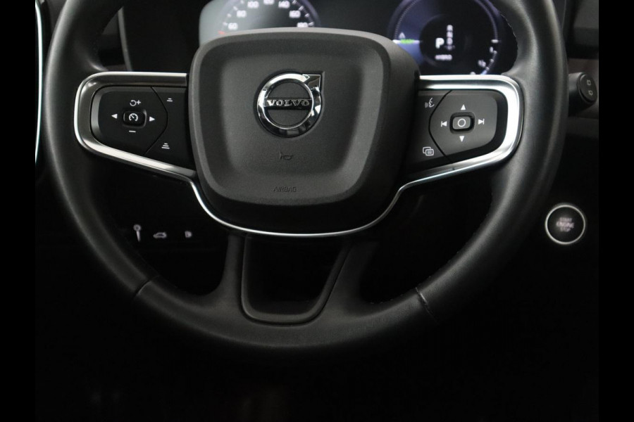 Volvo XC40 1.5 T4 Plug-in hybrid Ultimate Dark | SOH 87,6% | Panoramadak | Trekhaak | Leder | Stuur/stoel verwarming | Harman/kardon | Adaptive cruise | Camera |