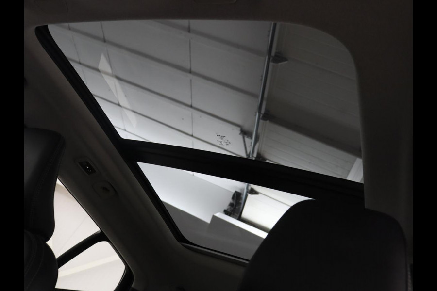 Volvo XC40 1.5 T4 Plug-in hybrid Ultimate Dark | SOH 87,6% | Panoramadak | Trekhaak | Leder | Stuur/stoel verwarming | Harman/kardon | Adaptive cruise | Camera |