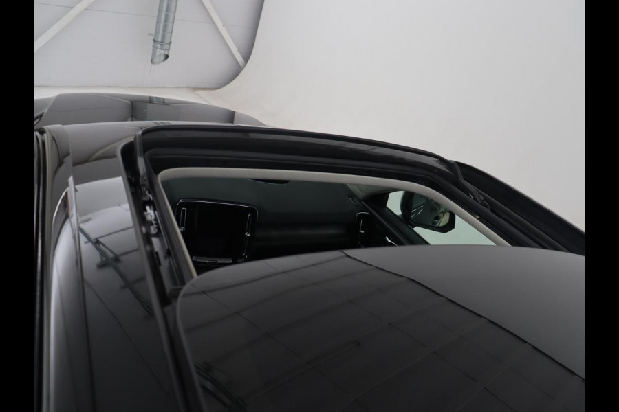 Volvo XC40 1.5 T4 Plug-in hybrid Ultimate Dark | SOH 87,6% | Panoramadak | Trekhaak | Leder | Stuur/stoel verwarming | Harman/kardon | Adaptive cruise | Camera |