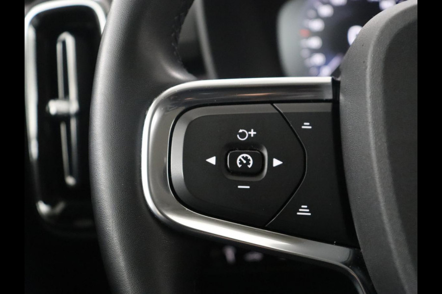 Volvo XC40 1.5 T4 Plug-in hybrid Ultimate Dark | SOH 87,6% | Panoramadak | Trekhaak | Leder | Stuur/stoel verwarming | Harman/kardon | Adaptive cruise | Camera |