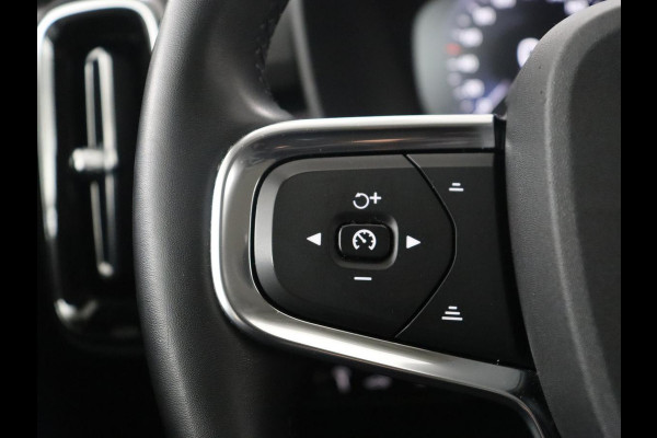 Volvo XC40 1.5 T4 Plug-in hybrid Ultimate Dark | SOH 87,6% | Panoramadak | Trekhaak | Leder | Stuur/stoel verwarming | Harman/kardon | Adaptive cruise | Camera |